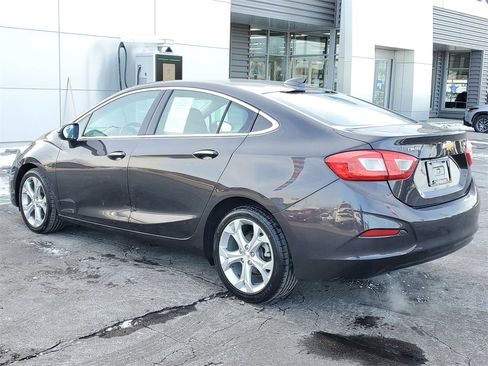 Used 2017 Chevrolet Cruze Premier image 4