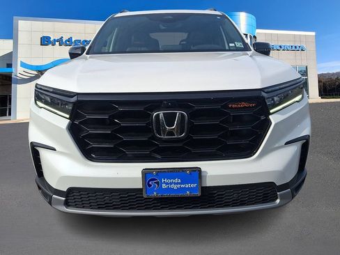 Used 2024 Honda Pilot TrailSport image 2