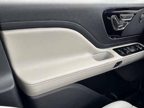 New 2026 Lincoln Aviator AWD image 36