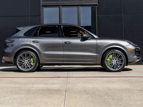Certified 2023 Porsche Cayenne Turbo S image 12