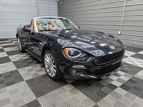 Used 2017 FIAT 124 Spider Lusso RWD image 4