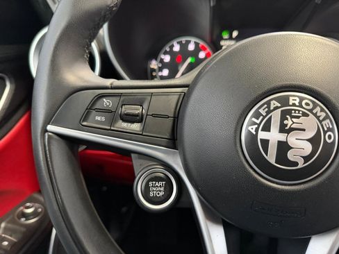 Used 2019 Alfa Romeo Giulia AWD image 33