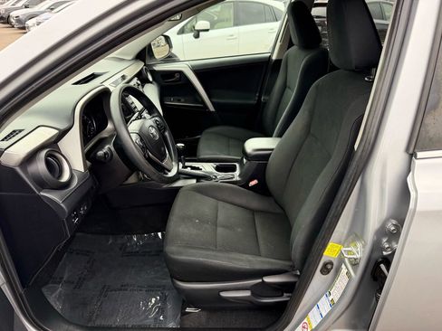 Used 2018 Toyota RAV4 LE image 12