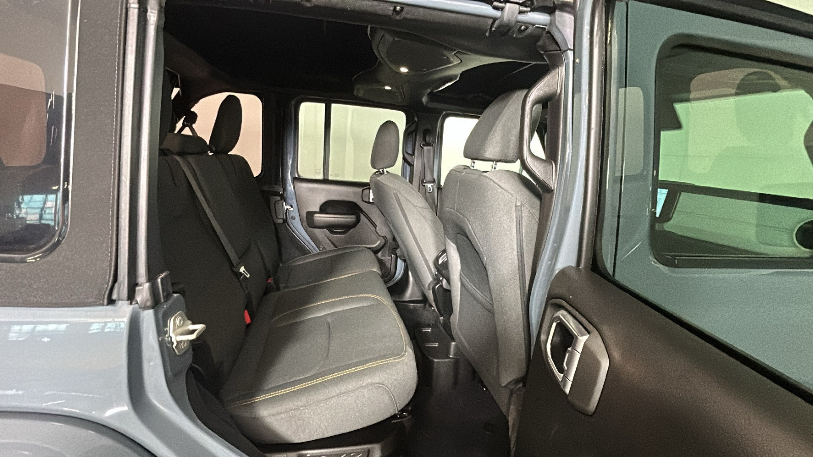 Used 2024 Jeep Wrangler Unlimited AWD/4WD image 30