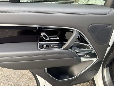 Used 2023 Land Rover Range Rover SE image 13