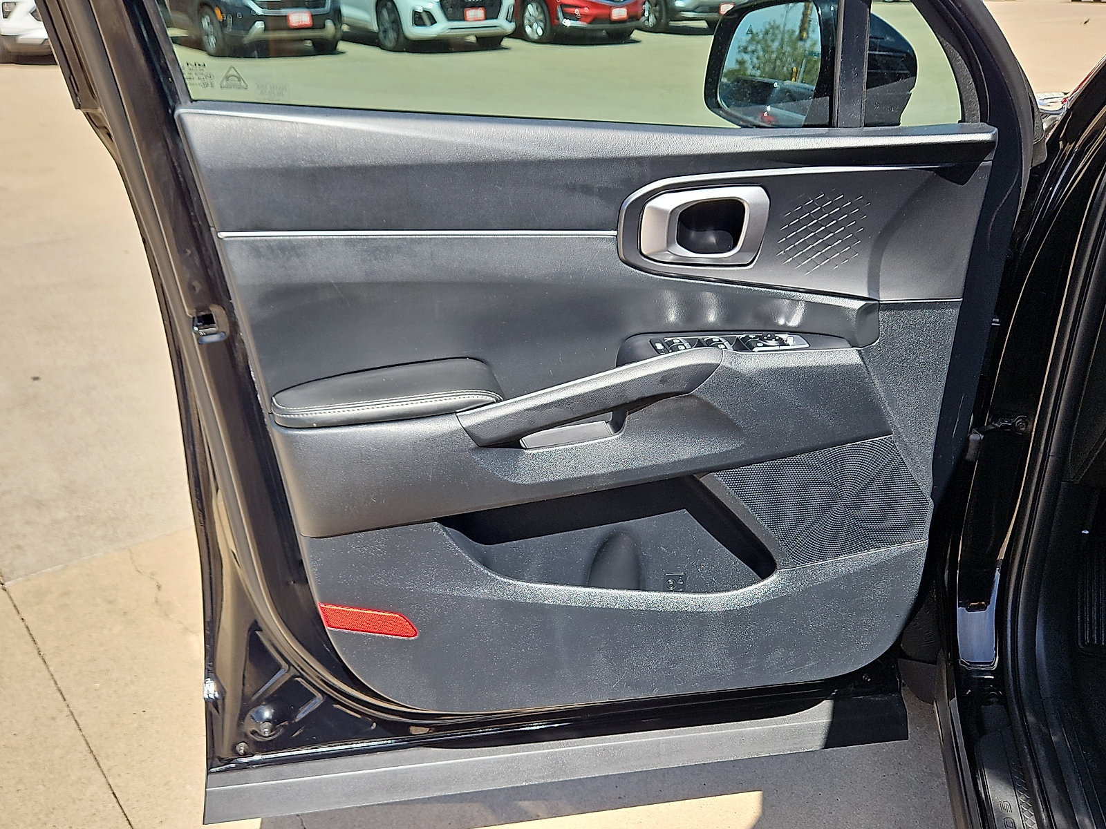 Used 2024 Kia Sorento S AWD/4WD image 13
