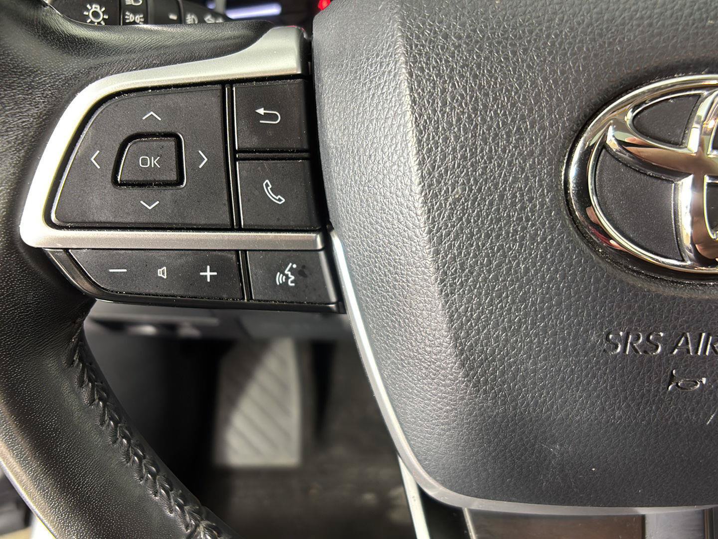 Used 2023 Toyota Highlander XLE AWD/4WD image 32