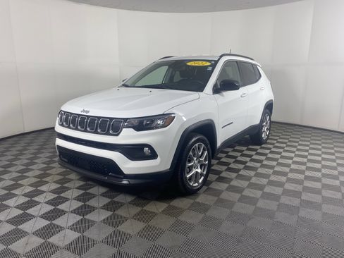 Used 2022 Jeep Compass Latitude image 11