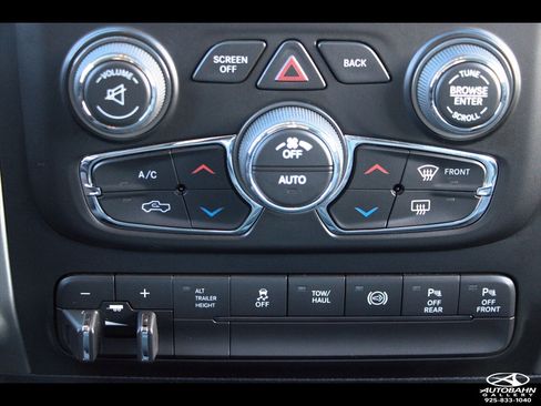 Used 2017 RAM 2500 SLT w/ Luxury Group image 17