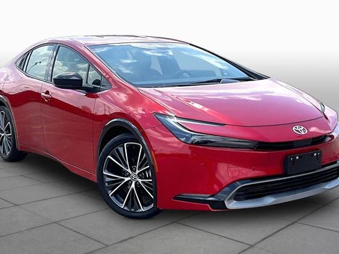 Used 2023 Toyota Prius XLE FWD image 3