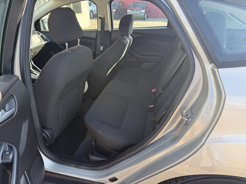 Used 2015 Ford Focus SE FWD image 16
