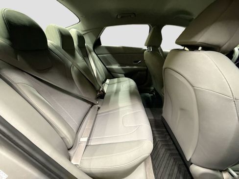 Used 2023 Hyundai Elantra SE image 28