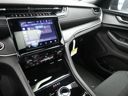 New 2025 Jeep Grand Cherokee Laredo X w/ Luxury Tech Group I image 24