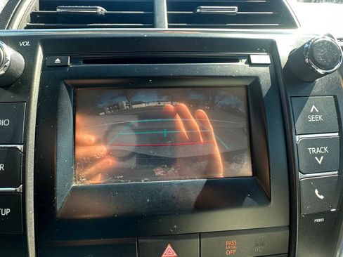 Used 2015 Toyota Camry LE image 14