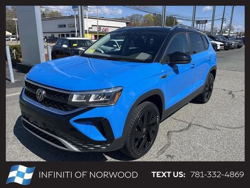 Used 2023 Volkswagen Taos SE AWD/4WD image 1