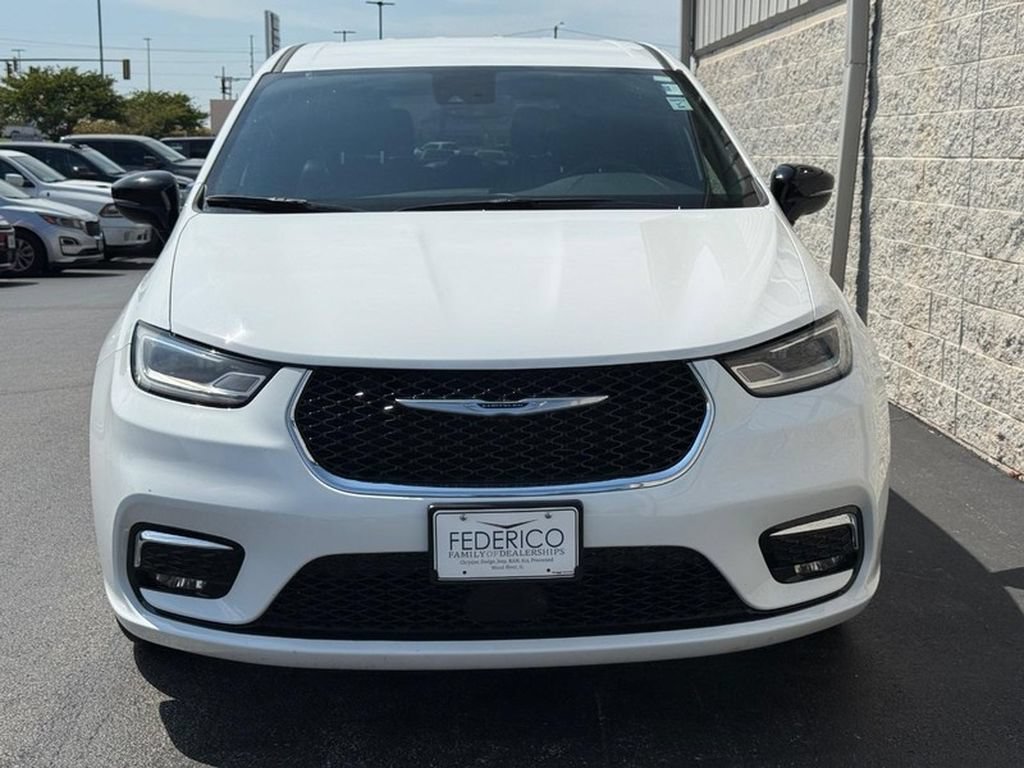 Used 2025 Chrysler Pacifica Select FWD image 12
