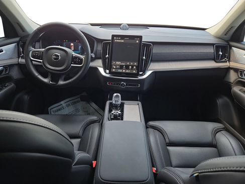 Used 2025 Volvo XC90 B6 Ultra AWD/4WD image 13