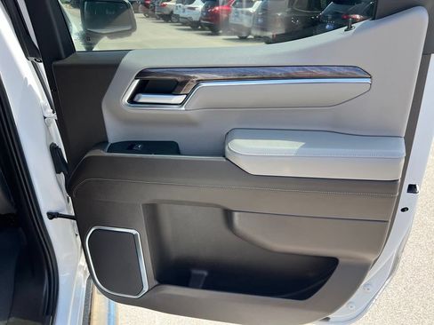 Used 2022 Chevrolet Silverado 1500 LTZ w/ LTZ Premium Package AWD/4WD image 30