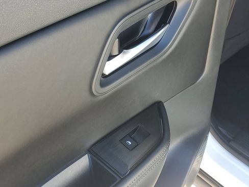 Used 2025 Nissan Rogue SV FWD image 18