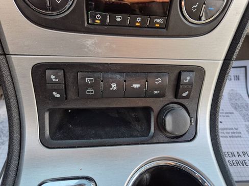 Used 2011 GMC Acadia SLT FWD image 17