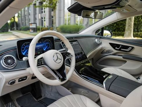 Used 2022 Mercedes-Benz EQS 450+ Sedan image 26