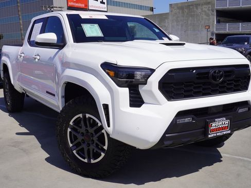 Certified 2024 Toyota Tacoma TRD Sport w/ TRD Sport Upgrade Package AWD/4WD image 2