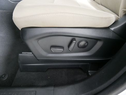 Used 2023 Ford Explorer XLT AWD/4WD image 20