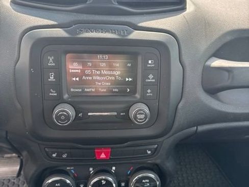 Used 2016 Jeep Renegade Latitude w/ Popular Equipment Group AWD/4WD image 11