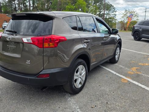 Used 2015 Toyota RAV4 LE AWD/4WD image 9