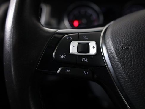 Used 2018 Volkswagen Golf S image 18