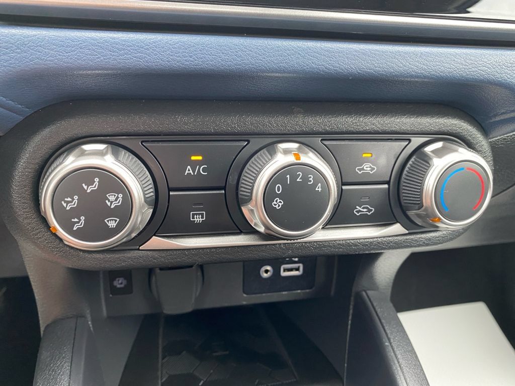 Used 2025 Nissan Versa SV FWD image 27