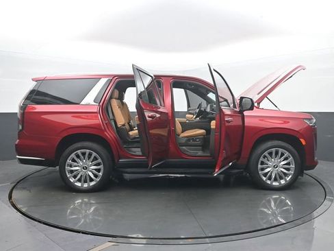 Used 2024 Cadillac Escalade Premium Luxury AWD/4WD image 55