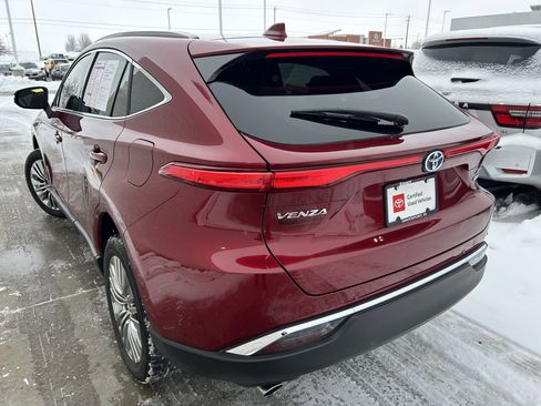 Used 2021 Toyota Venza XLE w/ Softex Package image 3