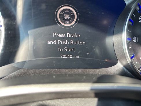 Used 2023 Chrysler Pacifica Touring-L image 19