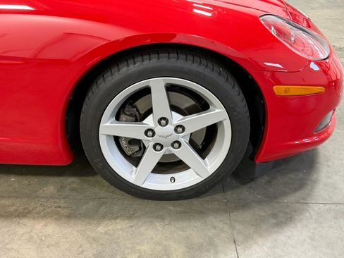 Used 2005 Chevrolet Corvette Coupe w/ 2LT w/ Preferred Equipment Group RWD image 25