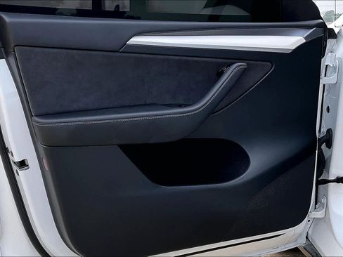 Used 2023 Tesla Model Y Performance AWD/4WD image 27
