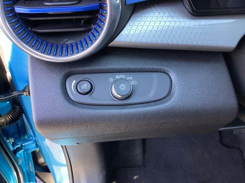 Used 2025 Chevrolet Trax LT w/ Driver Confidence Package image 30