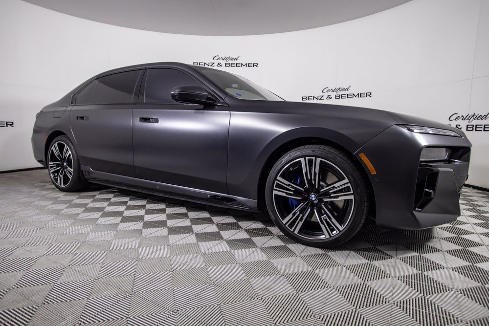 Used 2023 BMW i7 xDrive60 w/ Executive Package 2 AWD/4WD image 2