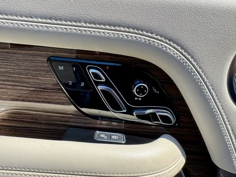 Used 2019 Land Rover Range Rover Long Wheelbase Supercharged image 17