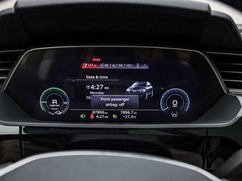 Used 2021 Audi e-tron Premium Plus w/ Premium Plus Package image 26