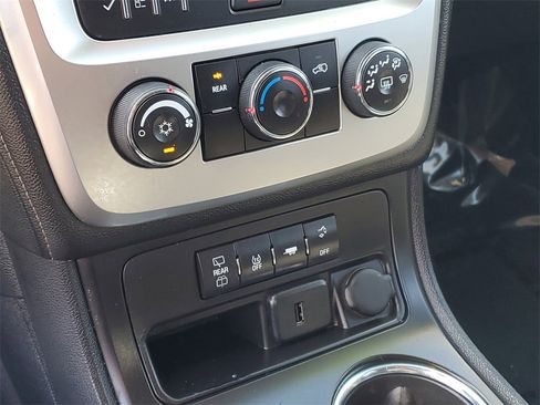 Used 2015 GMC Acadia SLE image 25