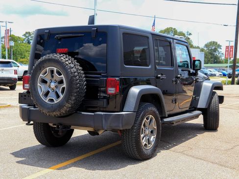 Used 2018 Jeep Wrangler Unlimited Rubicon w/ Connectivity Group AWD/4WD image 19