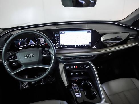 Certified 2025 Audi Q5 Premium w/ Convenience Package image 18