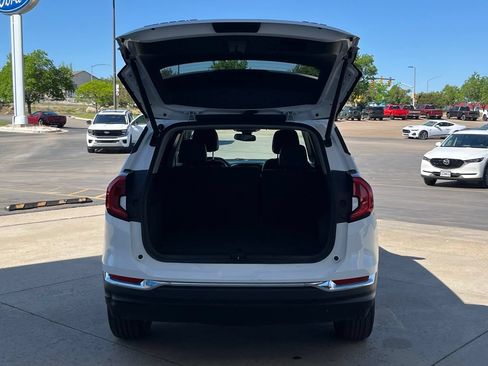 Used 2024 GMC Terrain SLT AWD/4WD image 6