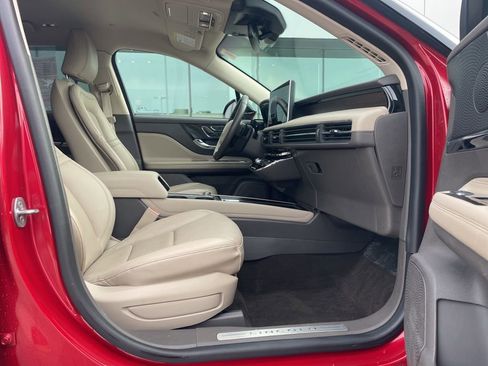 Used 2023 Lincoln Corsair Reserve w/ Rear Removable Package Tray image 16