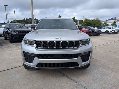 New 2026 Jeep Grand Cherokee Limited AWD/4WD image 8