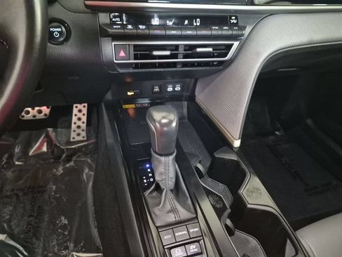 Used 2025 Toyota Camry SE FWD image 22