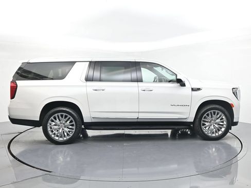 Used 2023 GMC Yukon XL SLT AWD/4WD image 6