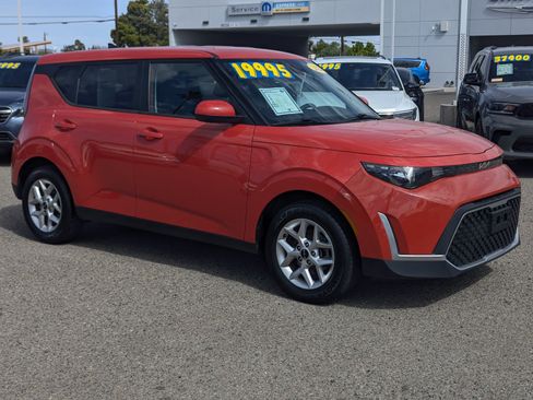 Used 2024 Kia Soul LX w/ Option Group 015 FWD image 1