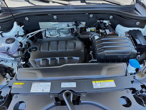 Used 2025 Volkswagen Atlas Cross Sport SE FWD image 31